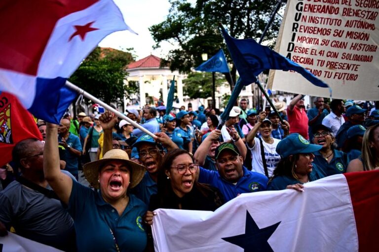 may_day_martin_bernetti_afp_afp__20241017__36kc7bj__v1__highres__panamapoliticspensionsprotest_web_1000x-73734